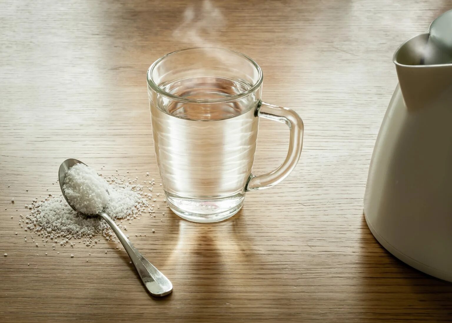 1 2 стакана теплой воды. Горячая вода в стакане. Стакан кипятка. Кружка с кипятком. Стакан теплой воды.