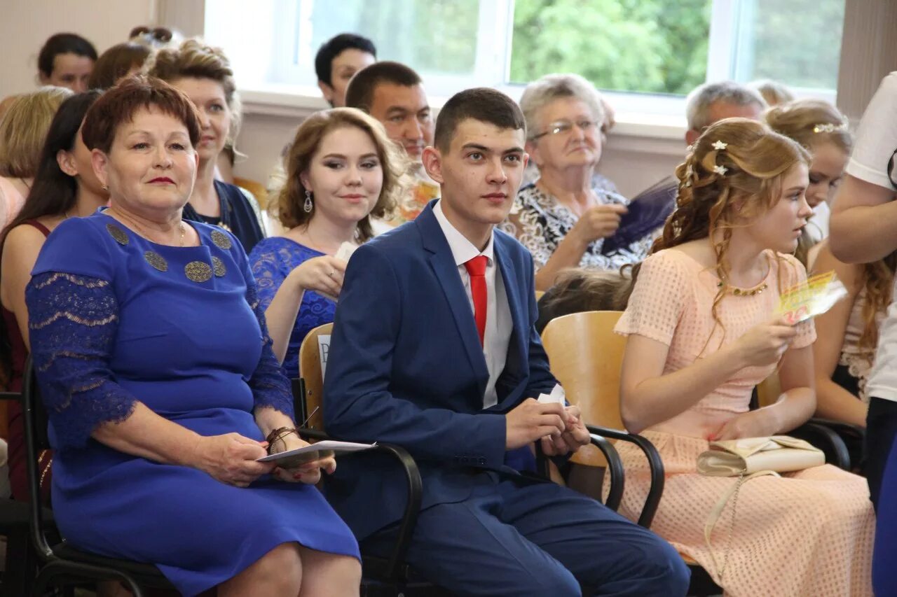 Окончил в маму