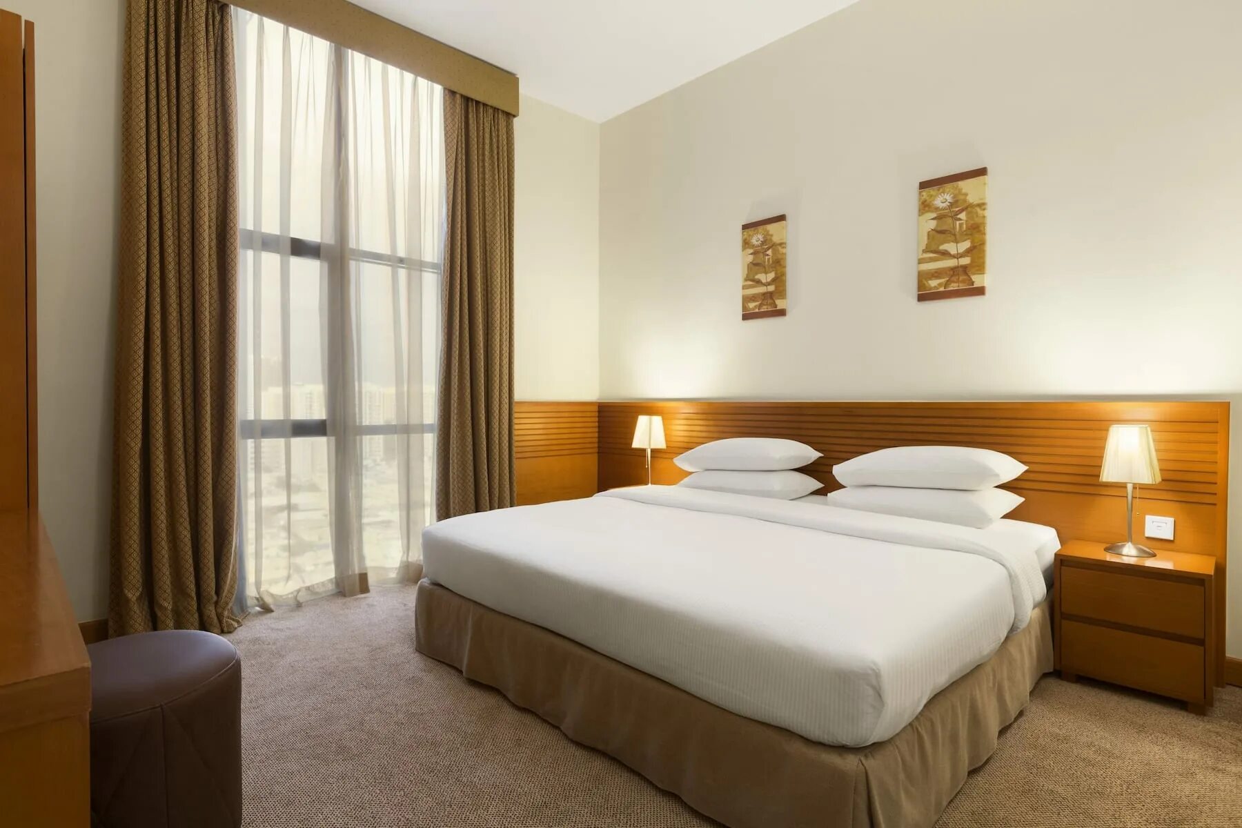 Аджман отель ramada. Отель ramada suites. Ramada suites ajman 4. Рамада сьют отель аджман 4. Ramada hotel suites.