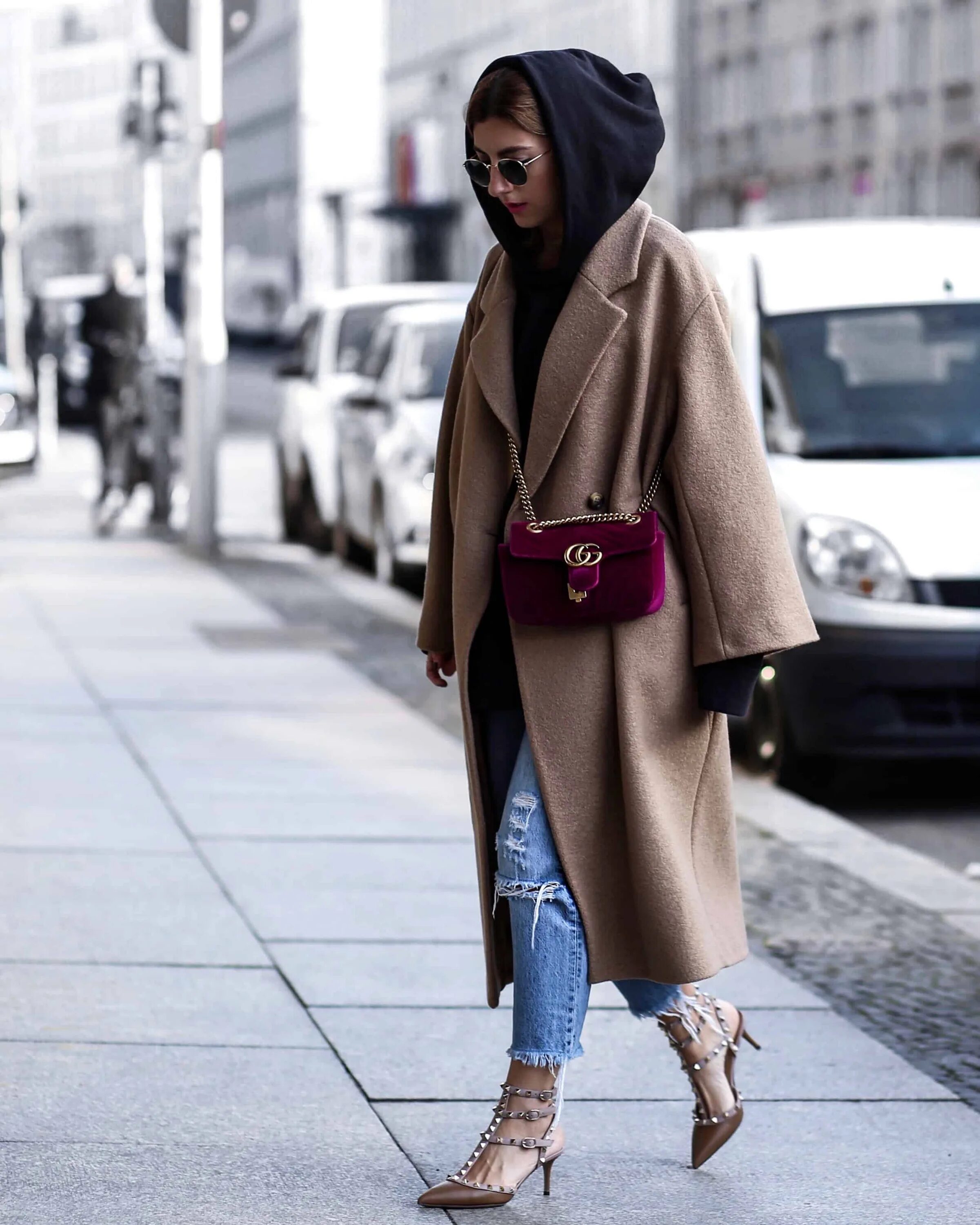 Образ оверсайз. Пальто оверсайз Street Style. Пальто оверсайз стрит стайл. Черное оверсайз пальто стрит стайл. Худи оверсайз черная Street Style.