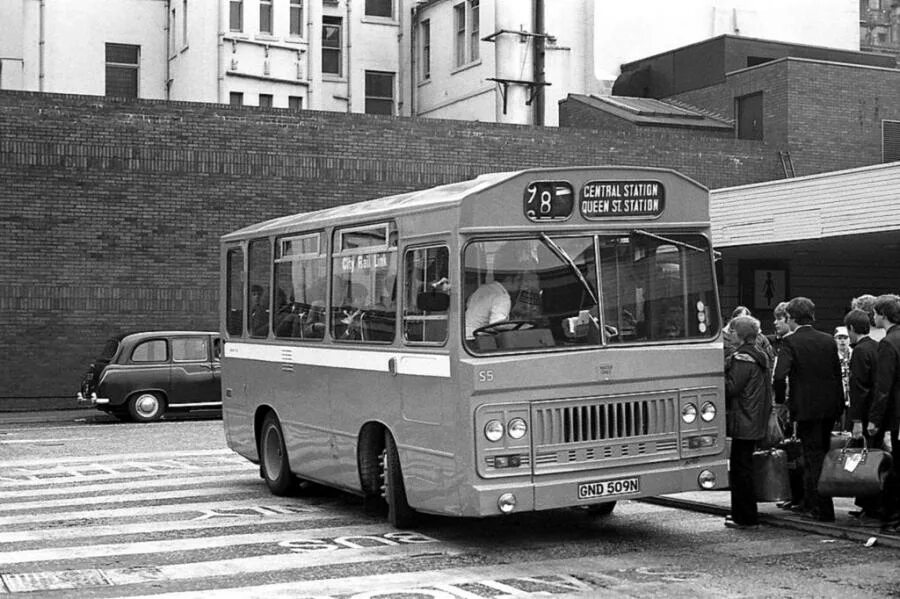 Какая страна 1974 году. Автобусы ФРГ 1970. Дуглас автобус 1970. 1974 Год автобус. Автобус в Германии в 1970-х.