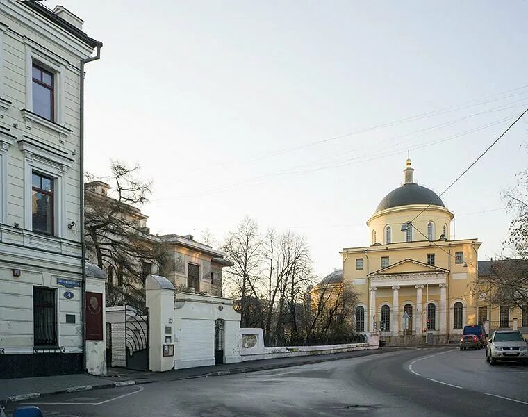 Толстой дворик