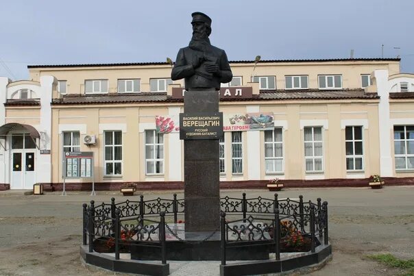 Памятники в городе верещагино. Верещагино памятники. Памятник верещагину в верещагино художнику. Верещагино памятники. Памятник верещагину в верещагино художнику.