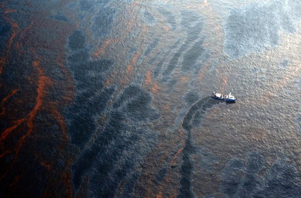 Разлив нефти в мексиканском заливе. Разлив нефти в мексиканском заливе 2010. Deepwater Horizon разлив нефти. Мексиканский залив катастрофа 2010 последствия. Природные разливы нефти