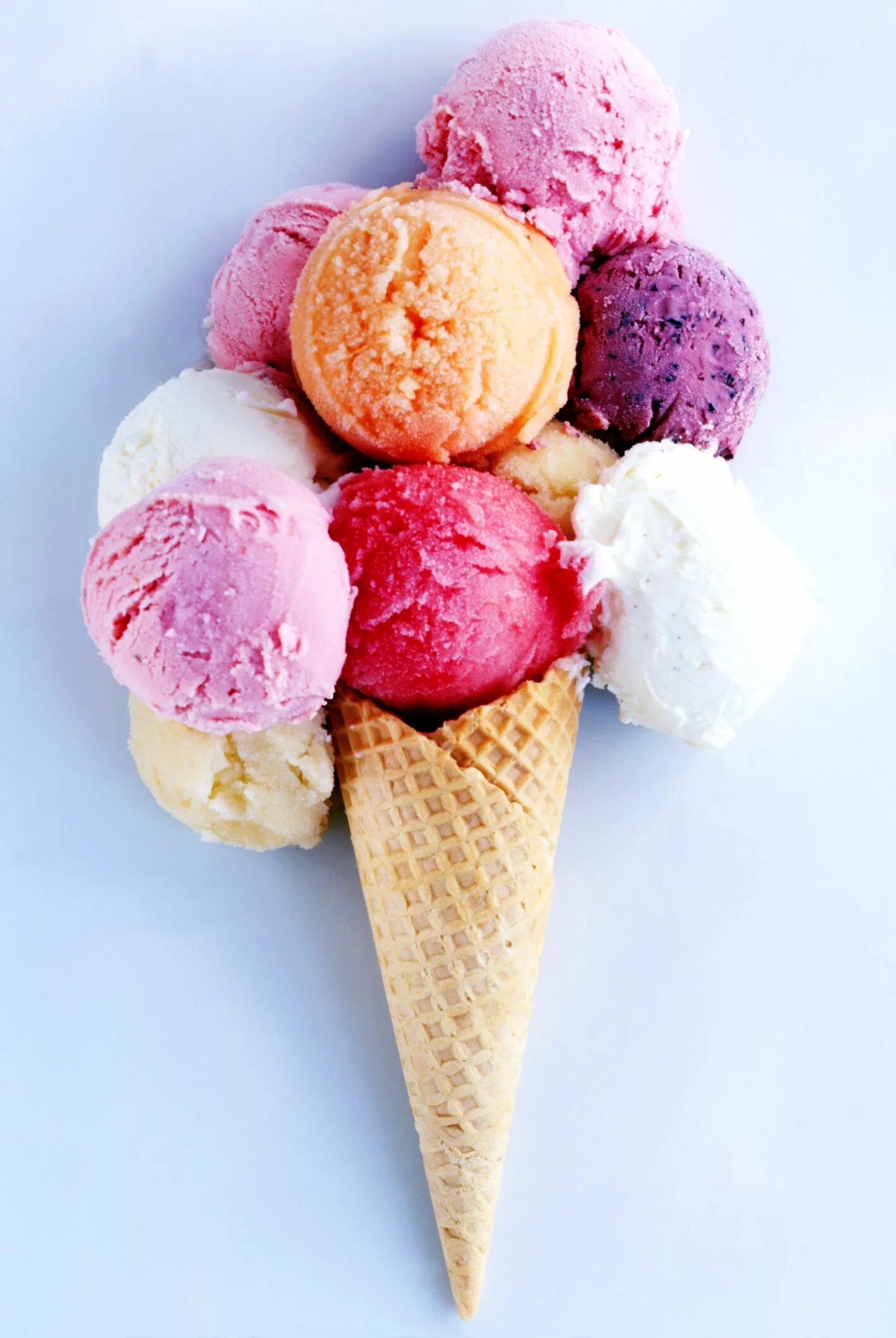 Мороженки 2. Айс Крим мороженщик. Шарик мороженого в рожке. Красивое мороженое. Мороженое рожок.