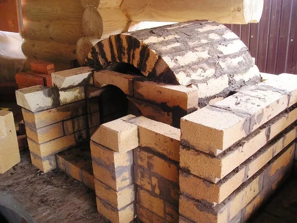 Какой кирпич для печей. Печь кирпич шамотный кирпич. кирпич шамотный огнеупорный печ. шамотный кирпич в печке. кирпич жаропрочный для печи.