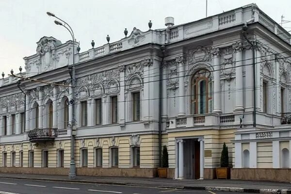 Улица пречистенка 19 11с2. Дом Ермолова на Пречистенке в Москве. Особняк Коншиной на Пречистенке. Пречистенка 16 дом ученых. Особняк Петра Охотникова на Пречистенке.