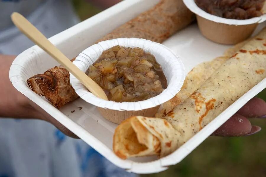 Стрит фуд калининград. Калининград стрит фуд фестиваль. Kaliningrad street food festival. Жарить фест. Стрит фуд калининград.