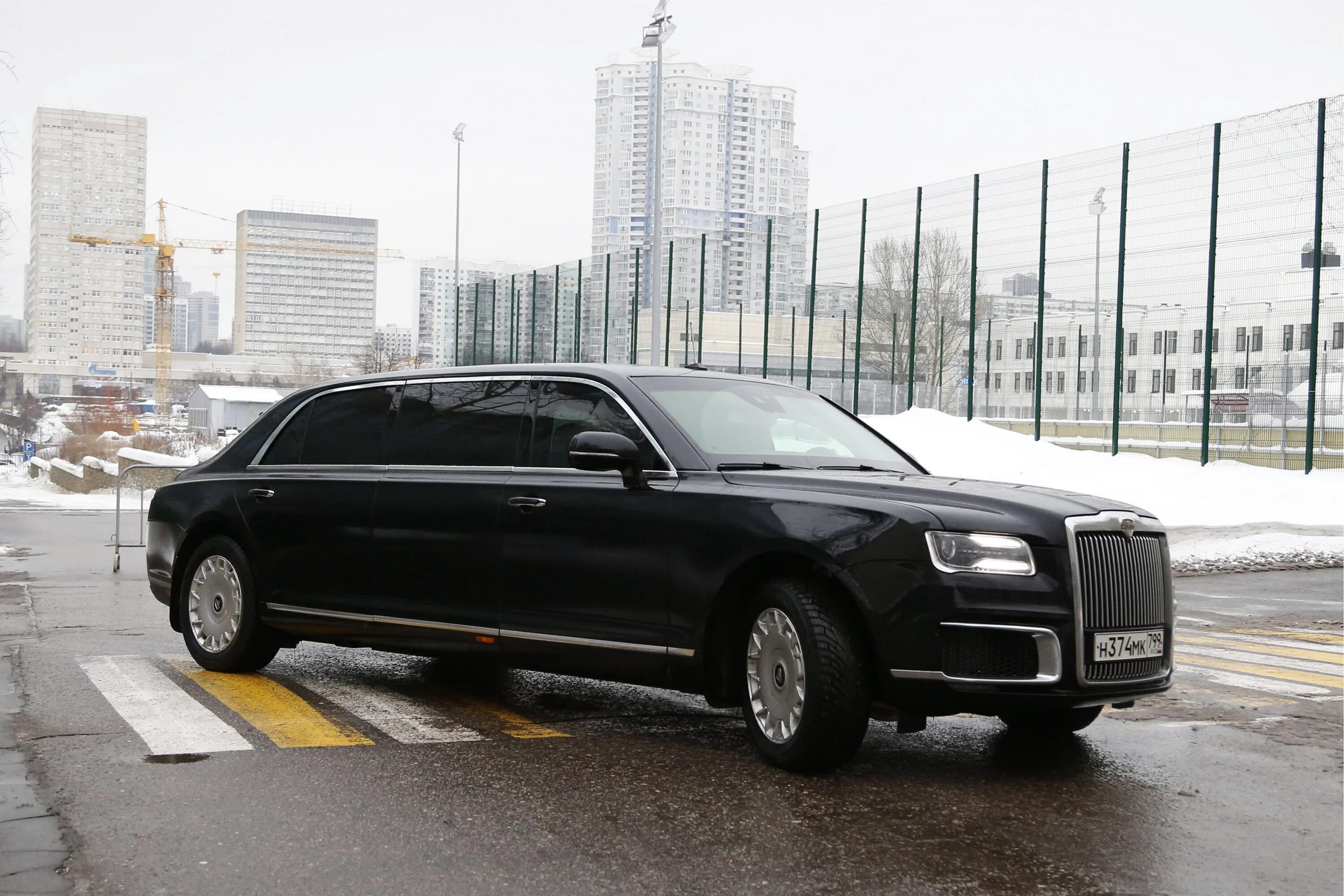 Президентский автомобиль. Аурус Сенат лимузин. Президентский лимузин Aurus. Aurus лимузин Путина.