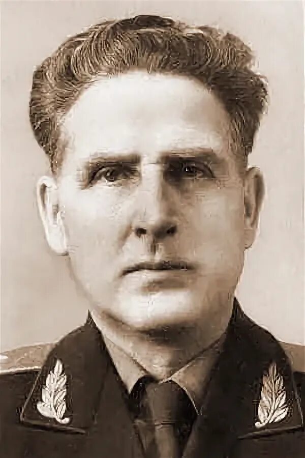 Ганий бекинович сафиуллин герой советского союза. Сафиуллин гани беккинович. Генералы уроженцы. Генерал-майор береговой службы зашихин. Котельников леонид иванович генерал-майор.