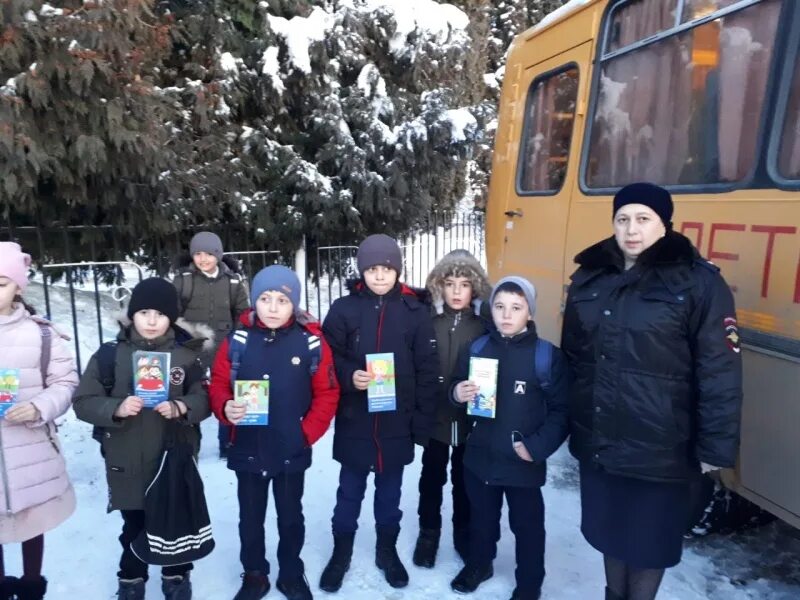 Эвакуация детей на автобусе. Школьники Ингушетии. Школьник в автобусе зимой. Инструктаж в автобусе. Школьный автобус инструктаж