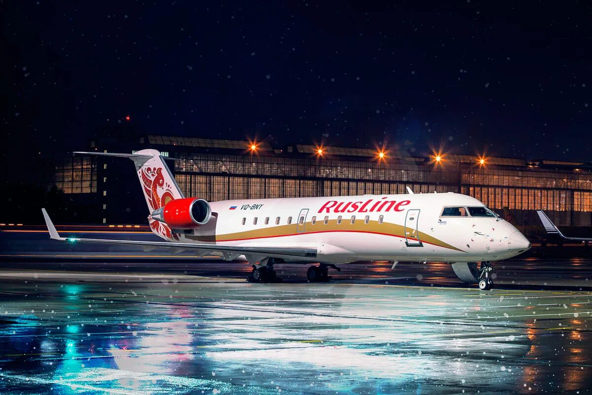 Самолет москва псков азимут. Какой самолет летает в москву. Самолет аэрофлот в аэропорту сочи. Аэропорт победа москва. Сухой суперджет 100.