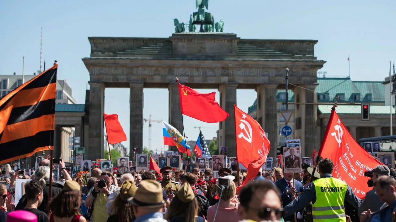 8 мая во франции. 8 мая — день победы в европе франция. 8 мая политика. 9 мая в грузии. 8 мая во франции праздник.