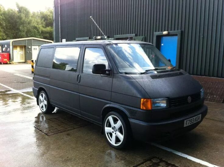 Vw t4 tuning. Vw мультивен т4. Фольксваген транспортер т4. T4 black. T4 black.