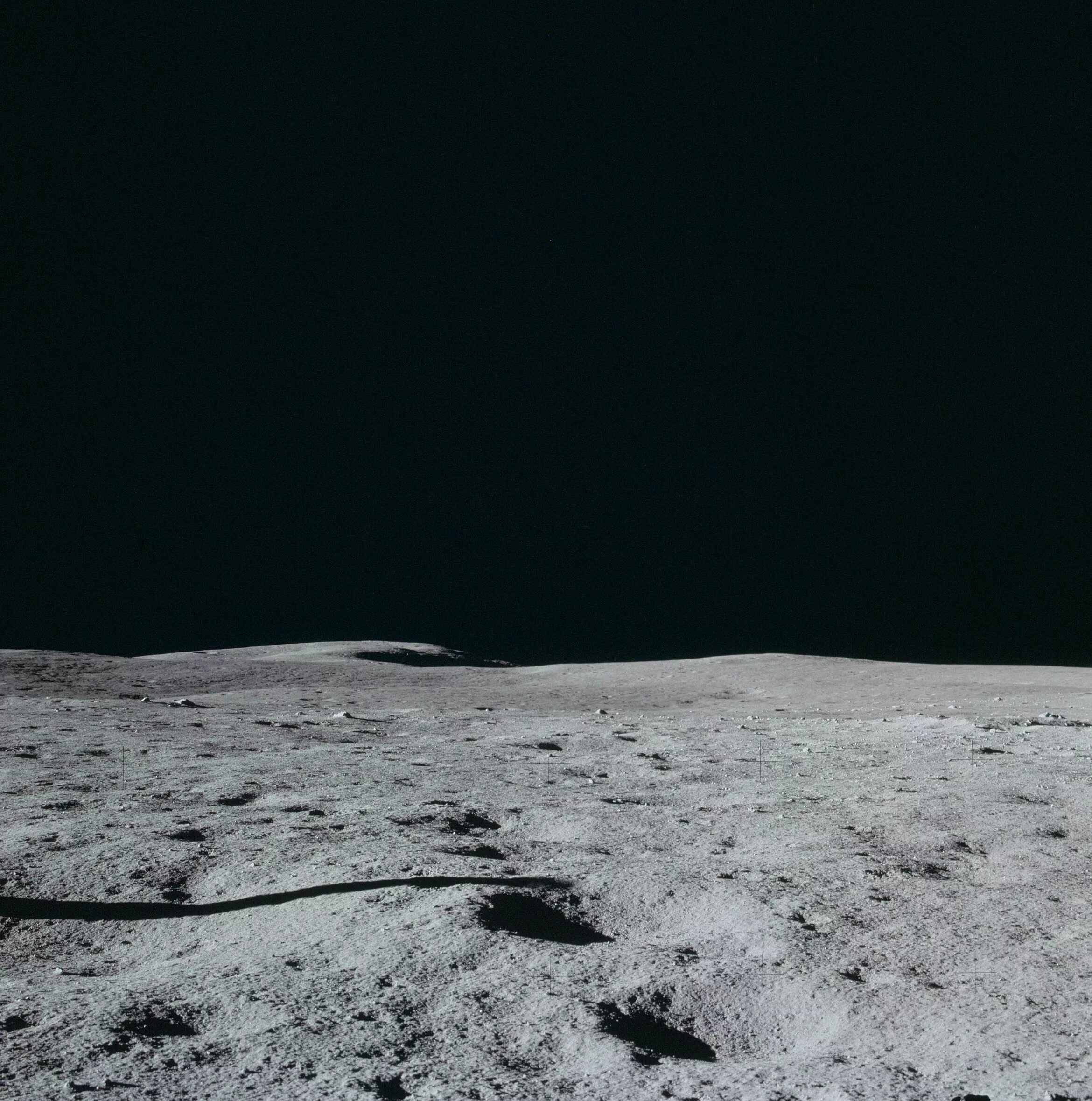 Поверхность Луны. Вид с поверхности Луны. Освещенная поверхность Луны. Снимки поверхности Луны. Стоя на поверхности луны