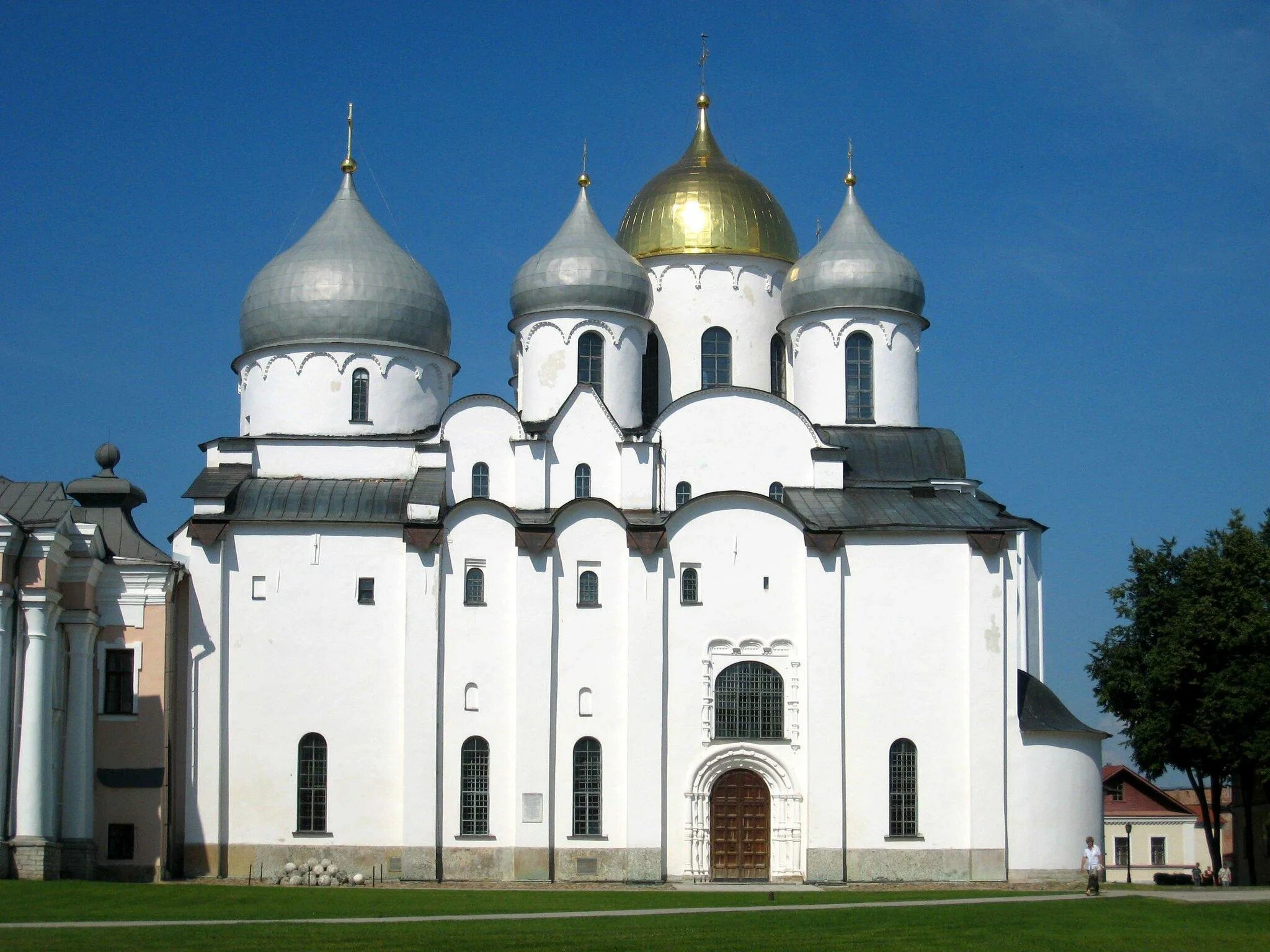 Какие памятники были в 11 веке. Храм Святой Софии в Новгороде.