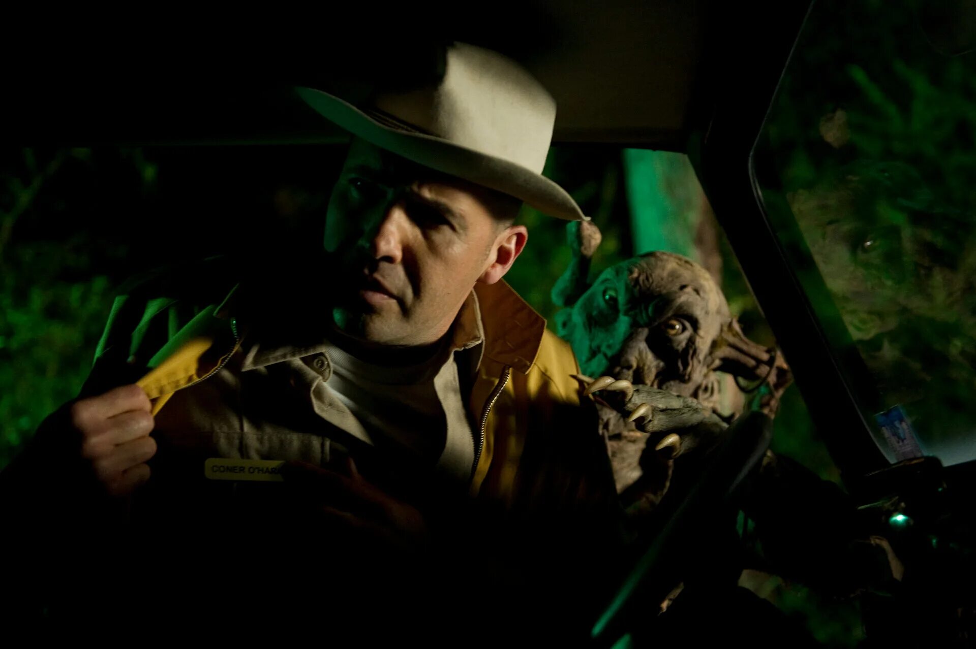 Clover or3o art. Clover revenge. Clover revenge. лепрекон начало 2014. черный клевер фон.