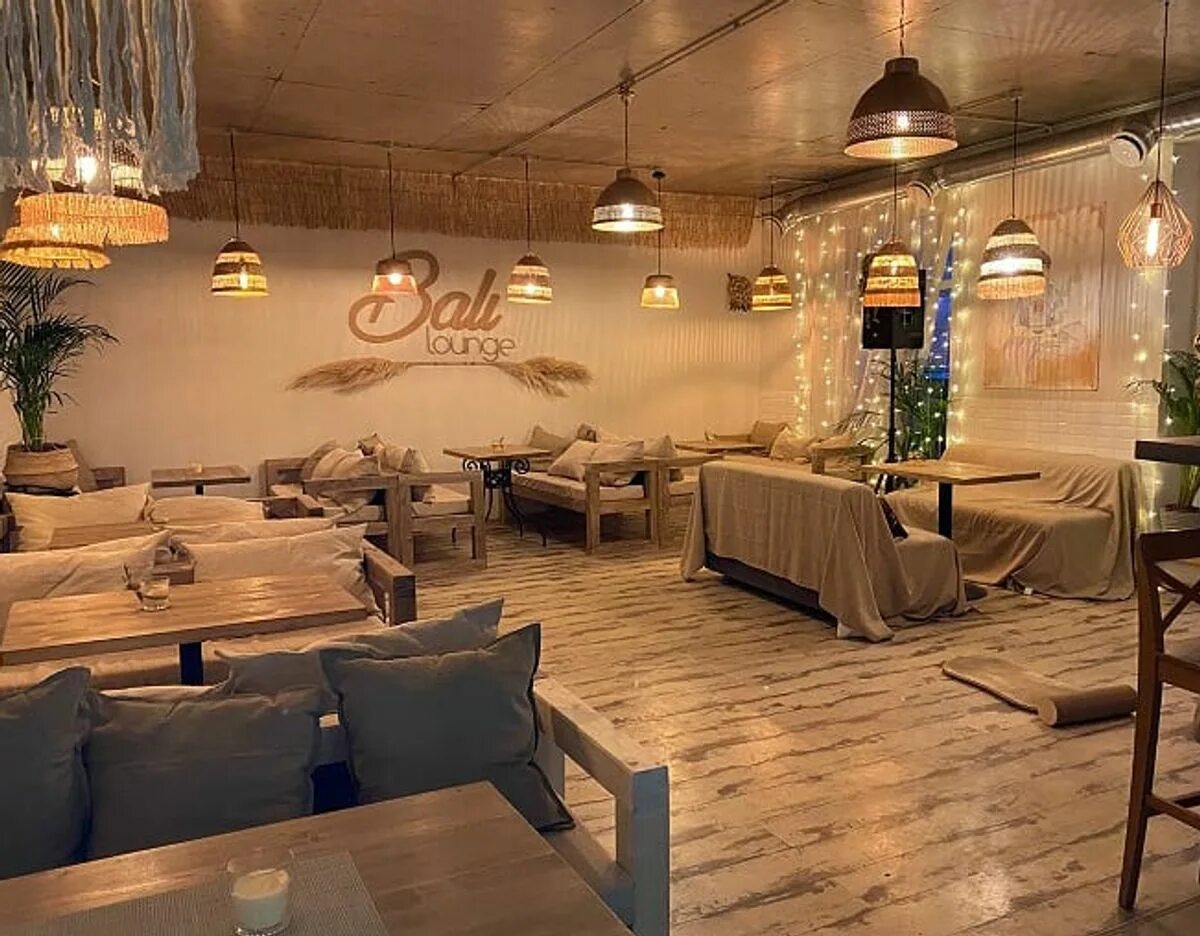 Поднебесная lounge. Поднебесная белинского. Поднебесная кальянная спб. Петербург мансарда поднебесная. Бали лаунж спб.