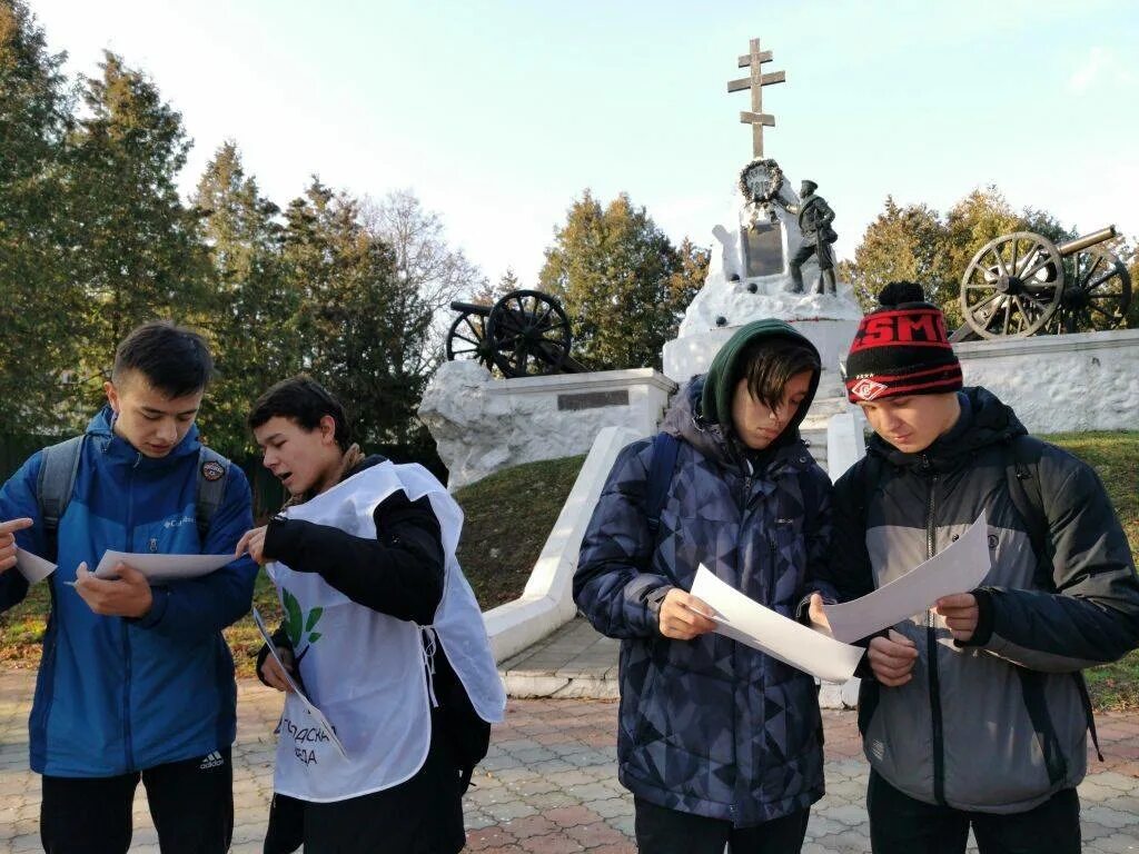 Папа малоярославец. Армянская молодёжь малоярославца. малоярославец школьники на экскурсии. малоярославец новости. малоярославец киноха подростки.