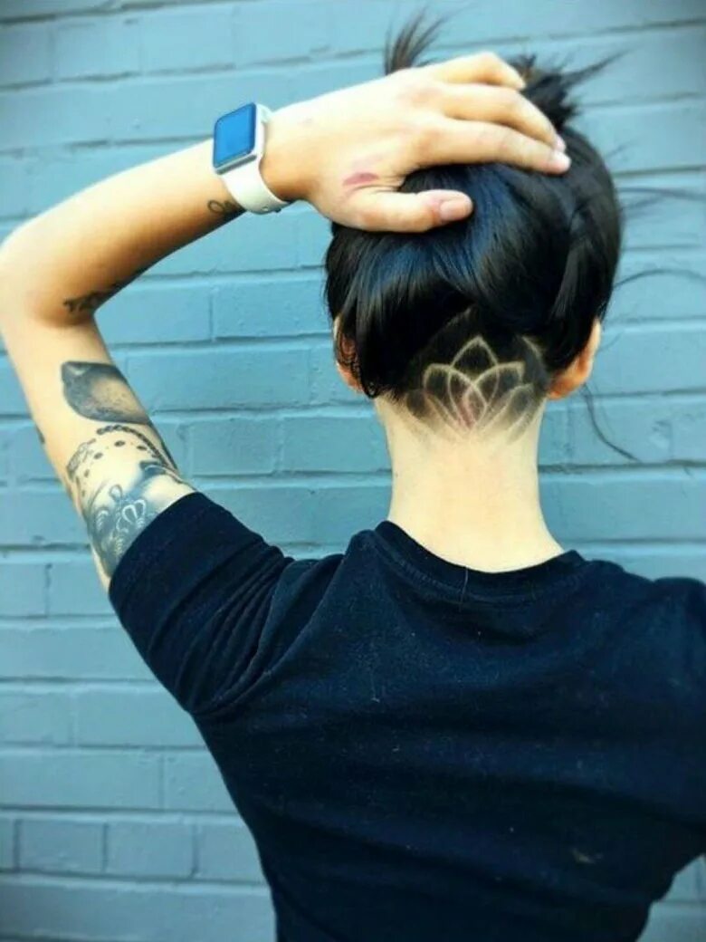 Undercut (андеркат) затылок. Стрижка с выбритым затылком. Прическа с бритым затылком. Причёски с выбритым затылком женские.