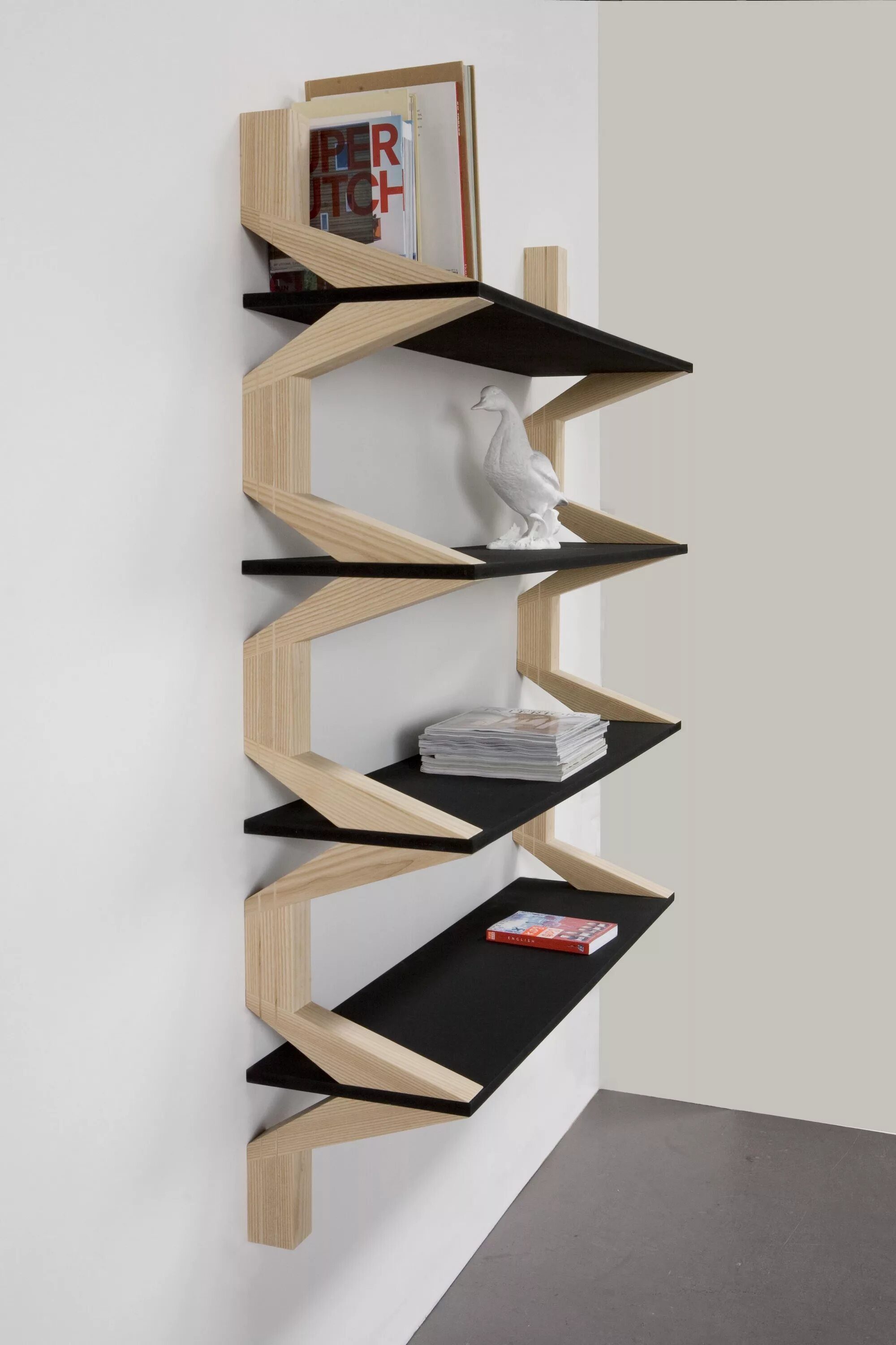 Настенные полки в интерьере. Оригинальные полки своими руками. Полка настенная креативная. Полка дерево. Необычные полки.