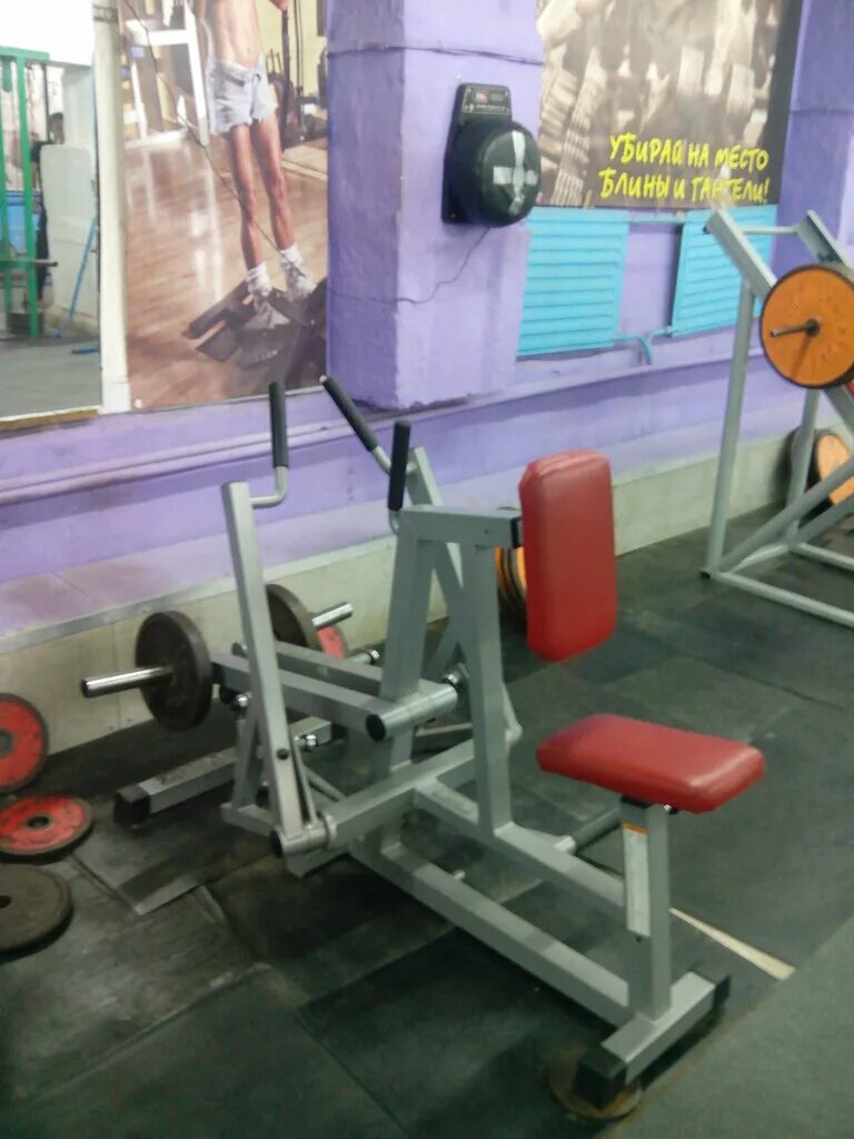 Ильинка спорт иваново. Тренажерный зал микрорайон. Спортзал омега нягань. Носорог курск спортзал. Носорог в спортзале.