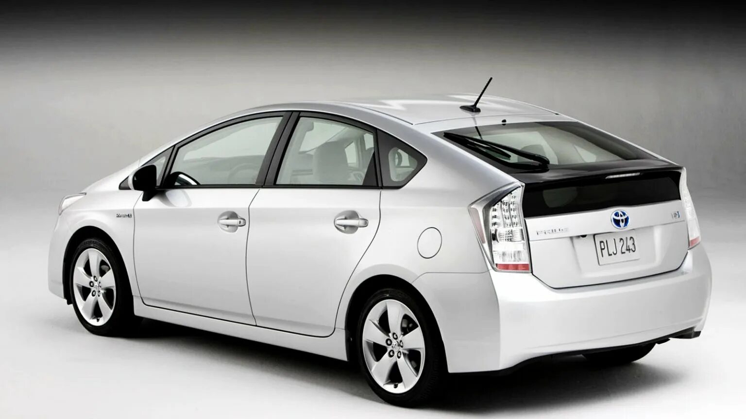 Автомобили тойота гибрид. Тойота Приус гибрид 2009. Toyota Prius Hybrid. Toyota Prius 2010. Тойота Приус 3.