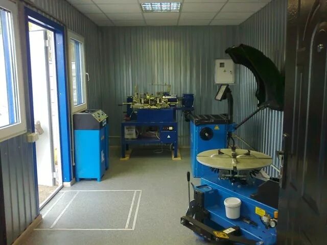 шиномонтажное помещение. мобильный шиномонтажный станок. оборудование для автосервиса. помещение для шиномонтажа. автосервис «fit service» спб.