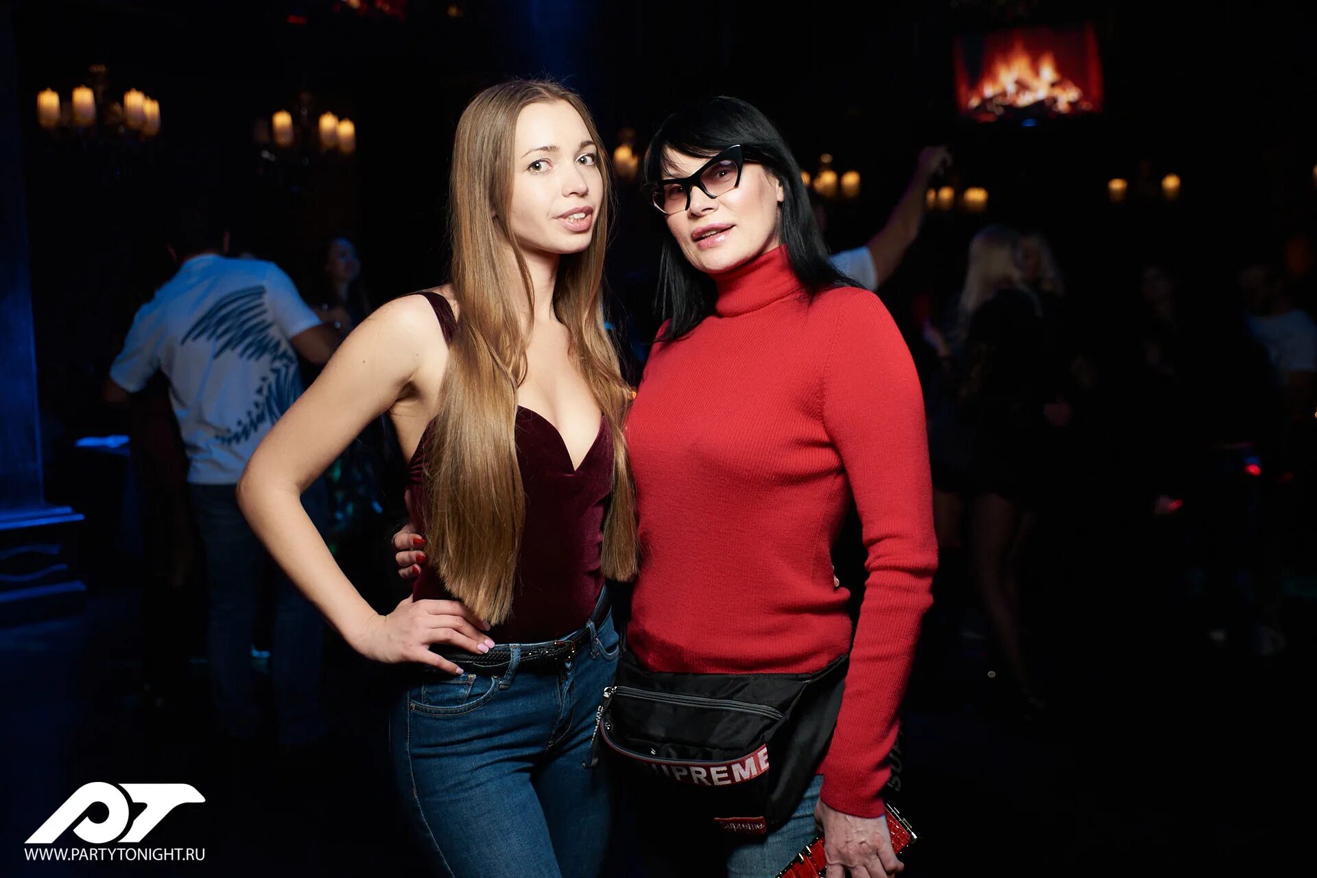 клуб аморет вишневая. дискотека в клубе. ночная дискотека. клуб в стиле 90-х. дискотеки в 90-х годах.