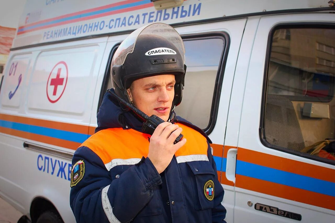 Покажи службу спасения. Службы спасения. спасатель. работники службы спасения. мчс служба спасения.