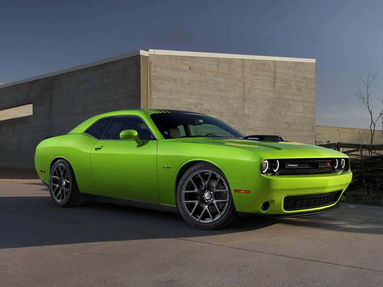 Как называется додж. Додж челленджер 2025. dodge challenger hellcat srt 2015 зеленый. додж челленджер салатовый. додж челленджер хеллкэт.