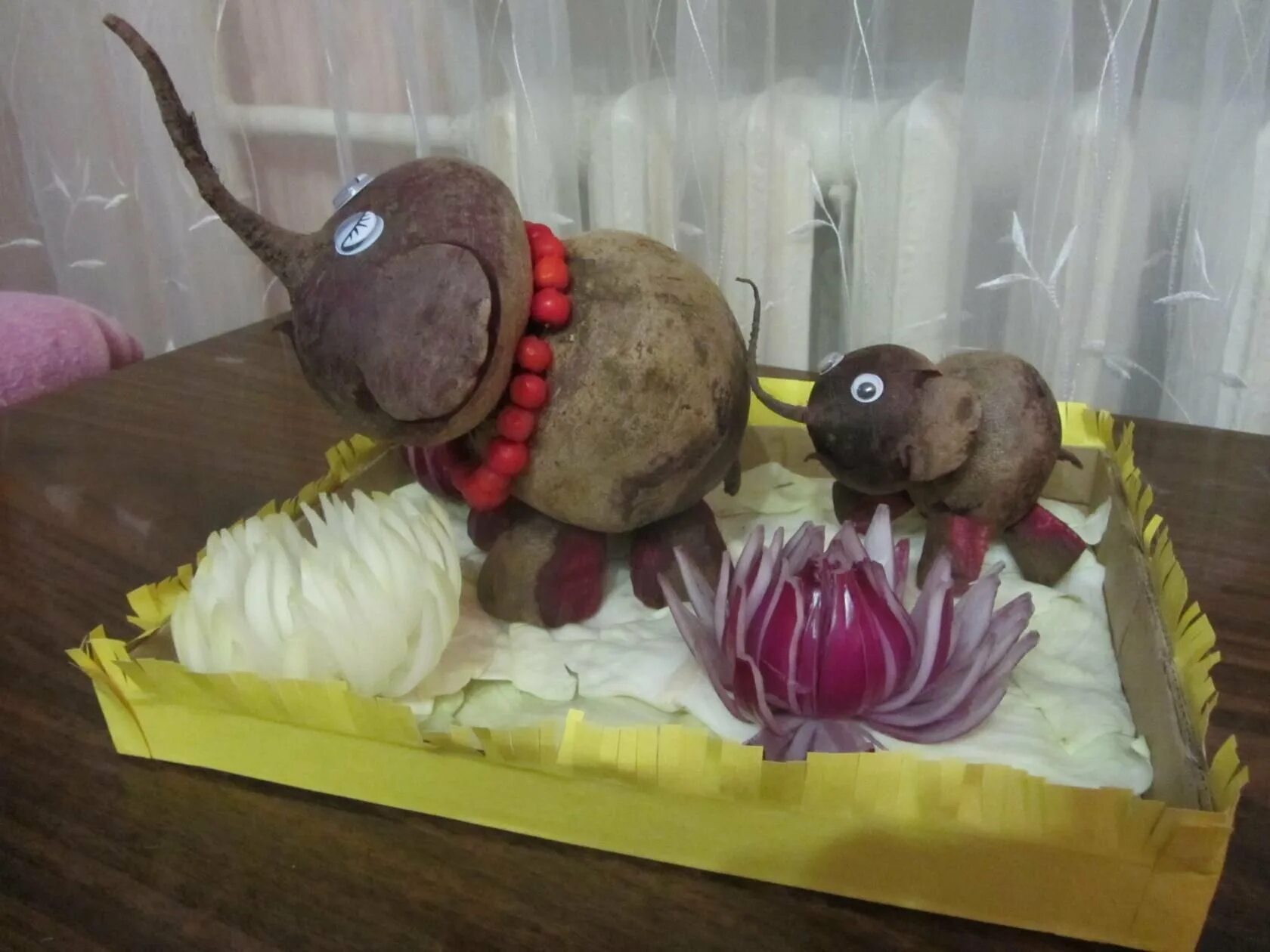 Поделки в садик. Поделки из природных материалов. Поделки из природных материалов. Осенняя поделка в садик ежик. Осенние поделки в сад.