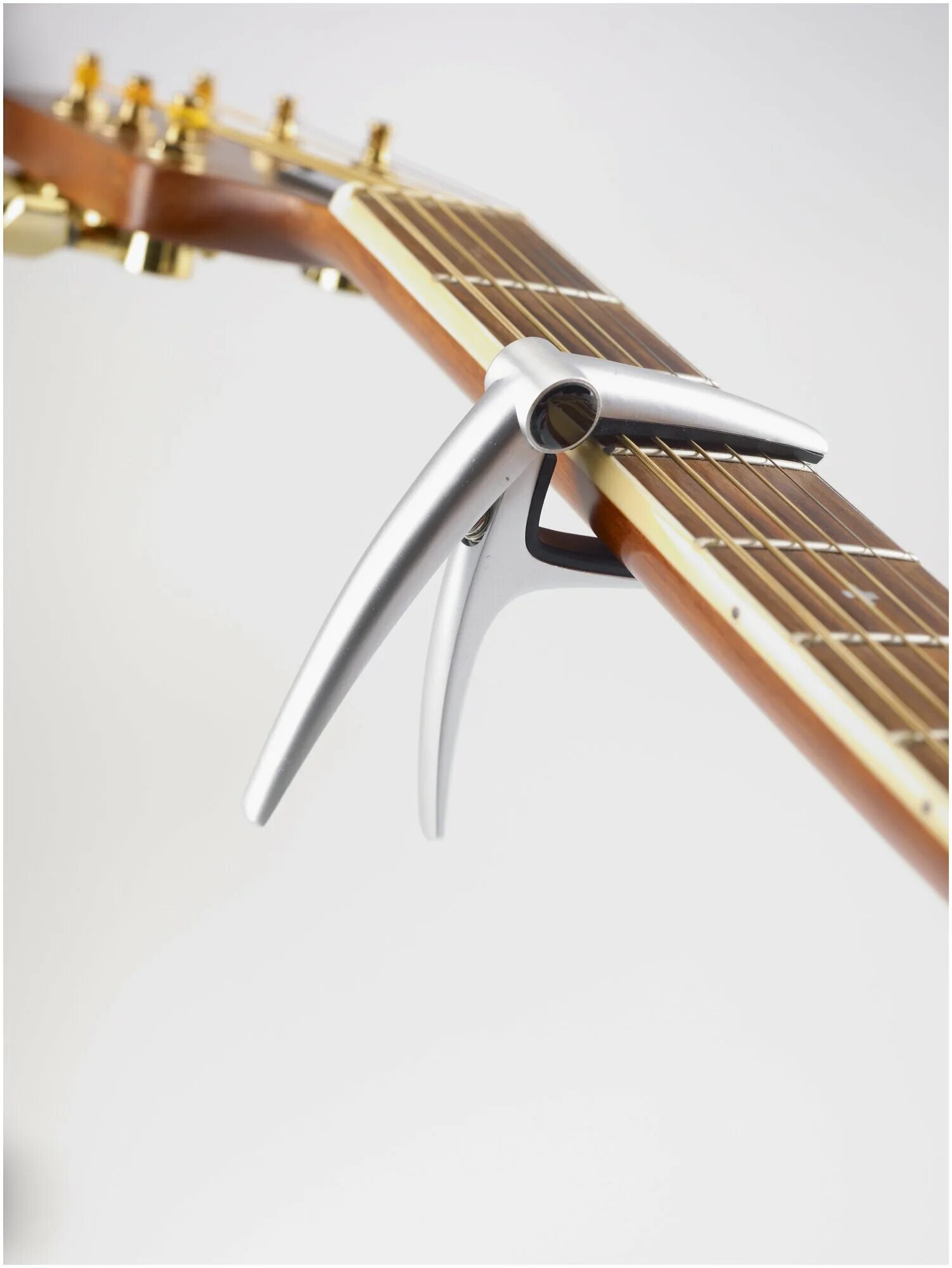 Каподастр для классической гитары. Guitar capo. Каподастр паук для акустической гитары. Каподастр для гитары железный. Зажим для струн гитары.