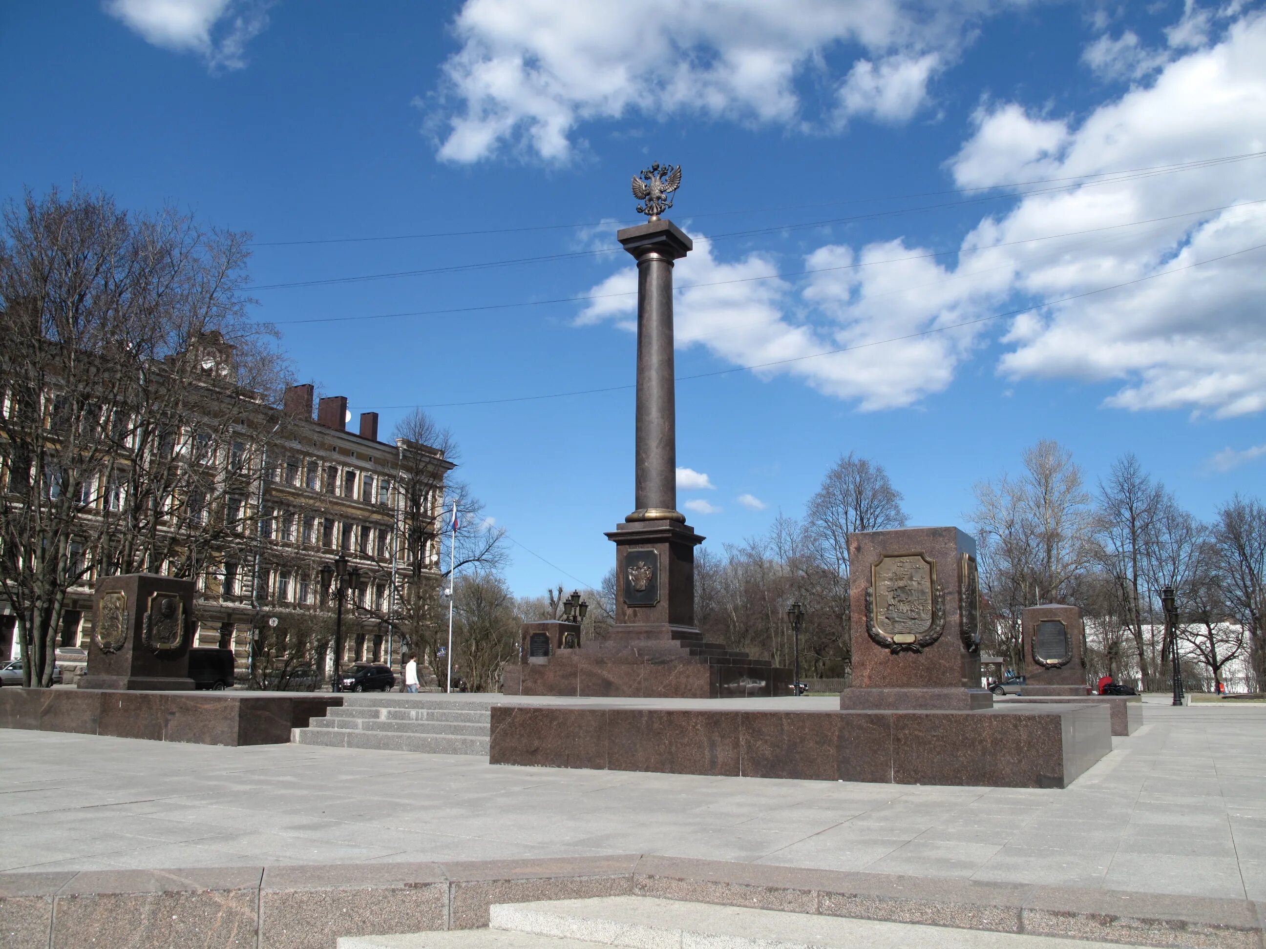 Города воинской славы питера. Стела «город воинской славы» (Выборг). Стела «город воинской славы» (Колпино). Стела город воинской славы Тихвин.