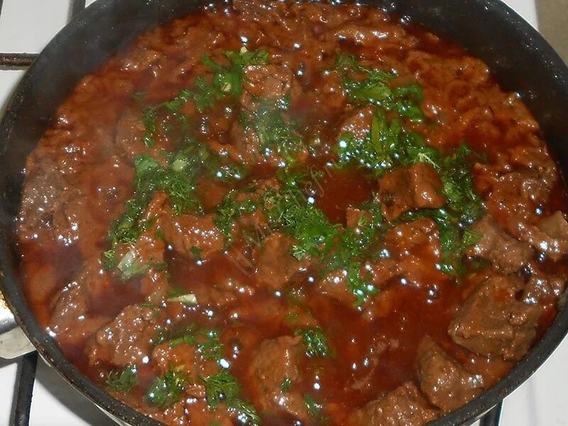 Приготовить свинину с подливкой фото пошагово. Вкусный гуляш из свинины с подливкой. гуляш из говядины с подливкой на сковороде. гуляш из говядины с подливкой в мультиварке. гуляш с подливкой на сковороде.