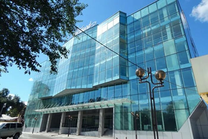 Светодиодный экран на фасаде. Тц лед. Тц лед. Мега икеа ikea ледовый дворец луми. Торговый центр ледяной благовещенск.