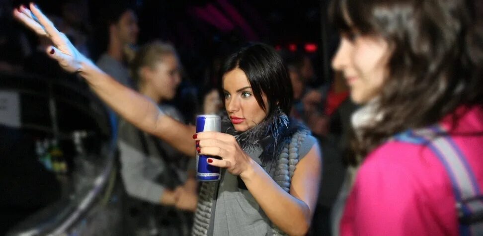 Песня раскатала девка. Песня раскатала девка. Нюша певица. Илья гарбузов фотограф. Ковчег арефьева время назад.