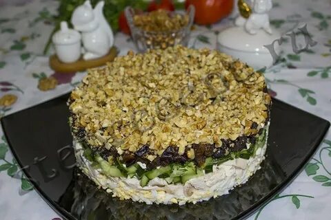 Салат курица грибы огурец грецкий орех