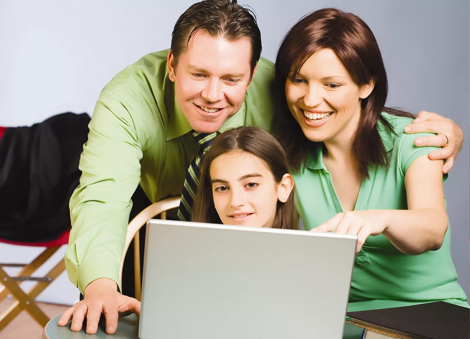 Подростки и родители. Дети родители компьютер. Родители и интернет. Ctvmz c gjlhjcnjv. Родители без интернета