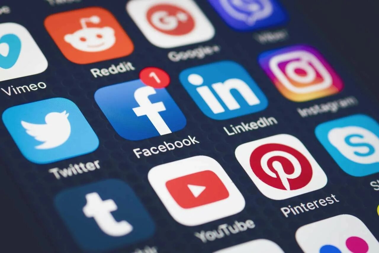 Social 2017. Ижтимоий тармок. social media fraud. ижтимоий тармоқлар. ijtimoiy tarmoq logo.