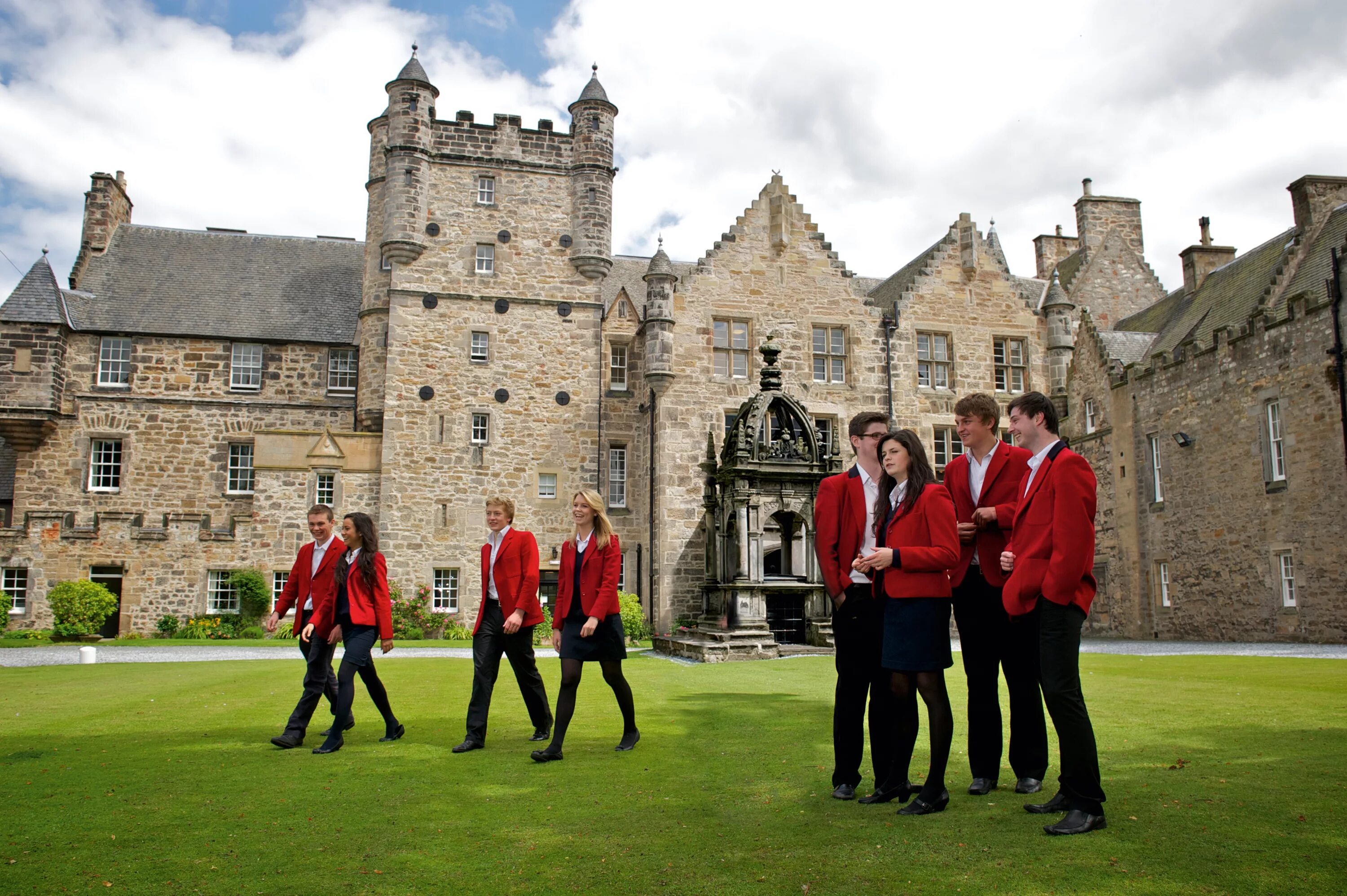 Life in uk. Бординг школа в Англии. Бординг скул в Англии. Private School школа Великобритании. Частная школа в Великобритании.