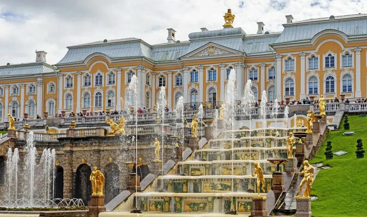 Петергоф какие музеи. Петергоф (дворцово-парковый ансамбль). петергоф дворец фонтаны. фонтаны санкт-петербурга петергоф открытие 2025. екатерининский дворец фонтаны.