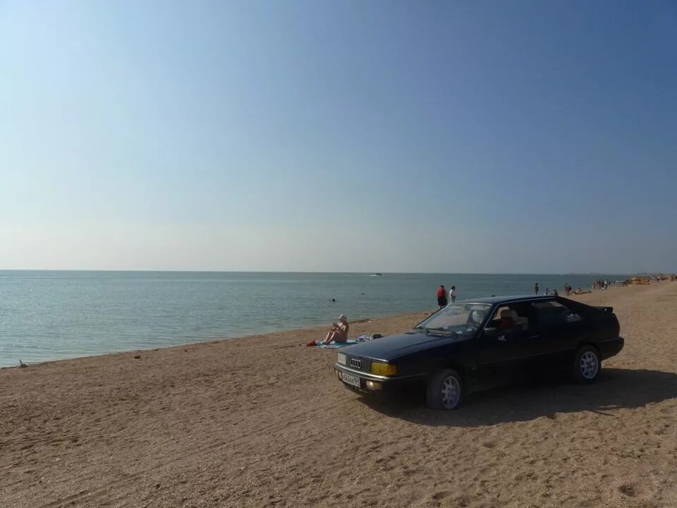 На машине на должанскую косу. Кросс должанская коса. Пляж адмирал должанская. На машине на должанскую косу. Казачья коса должанская.