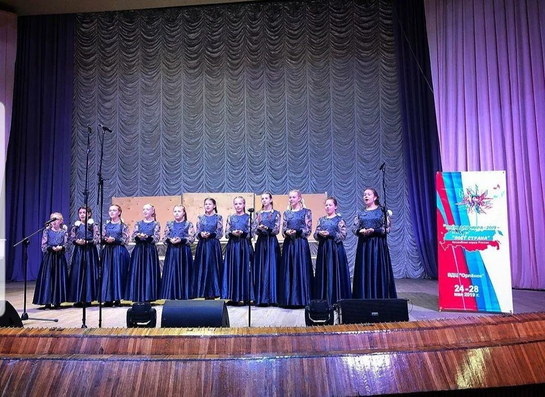 битва хоров фото. костюмы в школу на конкурс хора. победитель конкурса хоров. ансамбль поречанка. детская музыкальная школа.