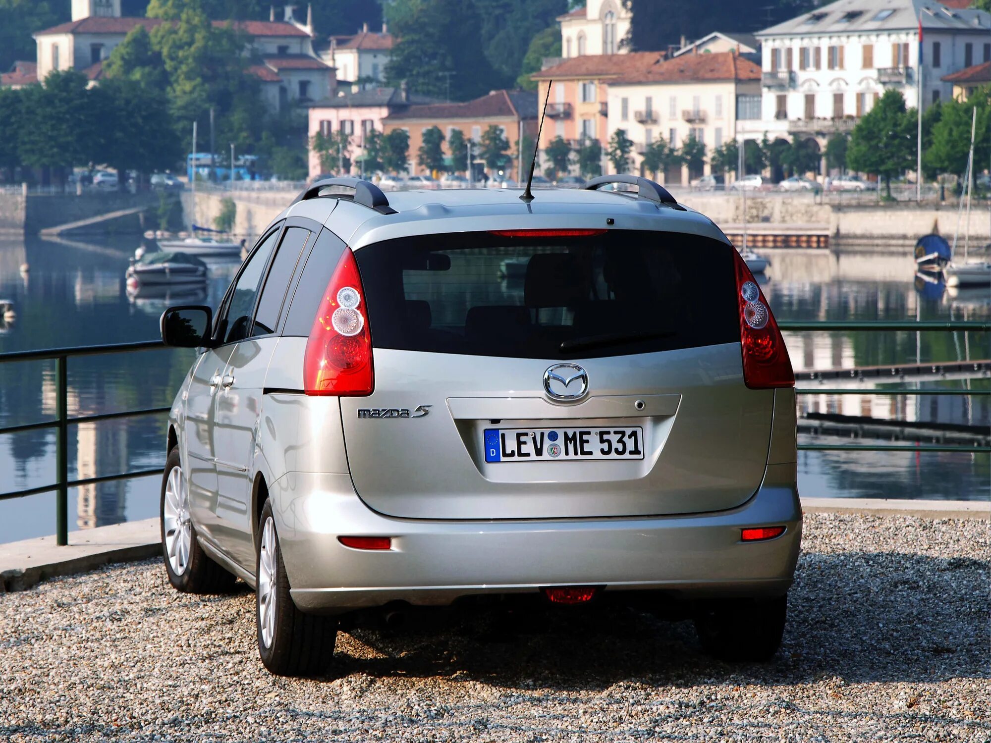 Mazda 5 2005. Mazda 5 1 поколение. Мазда 5 минивэн 2008. Мазда 5 2 поколение.