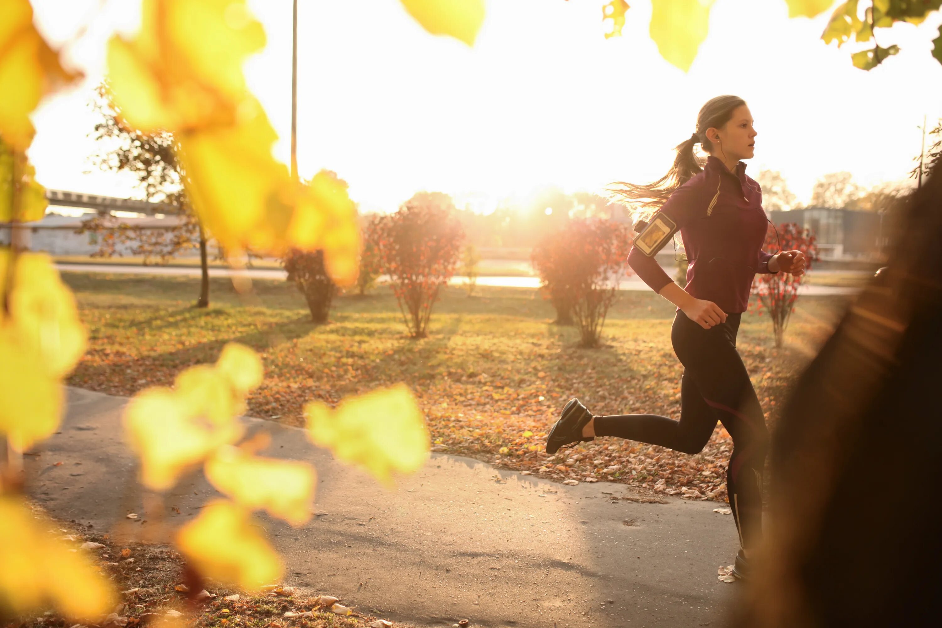 Найк реклама усейн болт. Бегущий лист система планирования. Бегущий лист. Мужчина бежит. Спортивный мужчина бежит.