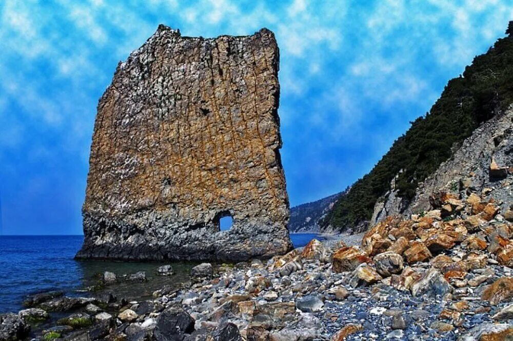 Черное море севастополь. Черное море севастополь. Мыс фиолент волны. Конец черного моря. Природа черное море крым.