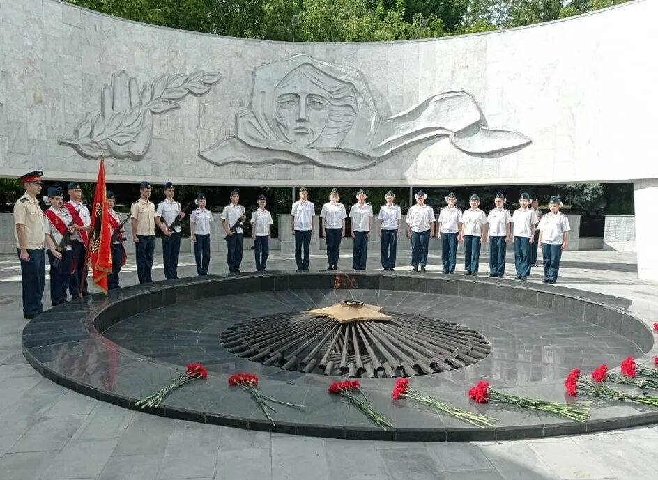Пост номер 1 ростов на дону. Мемориал вечный огонь ростов-на-дону. мемориал ростова на дону вечный огонь. мемориальный комплекс павшим воинам ростов-на-дону. мемориальный комплекс павшим воинам в ростове.
