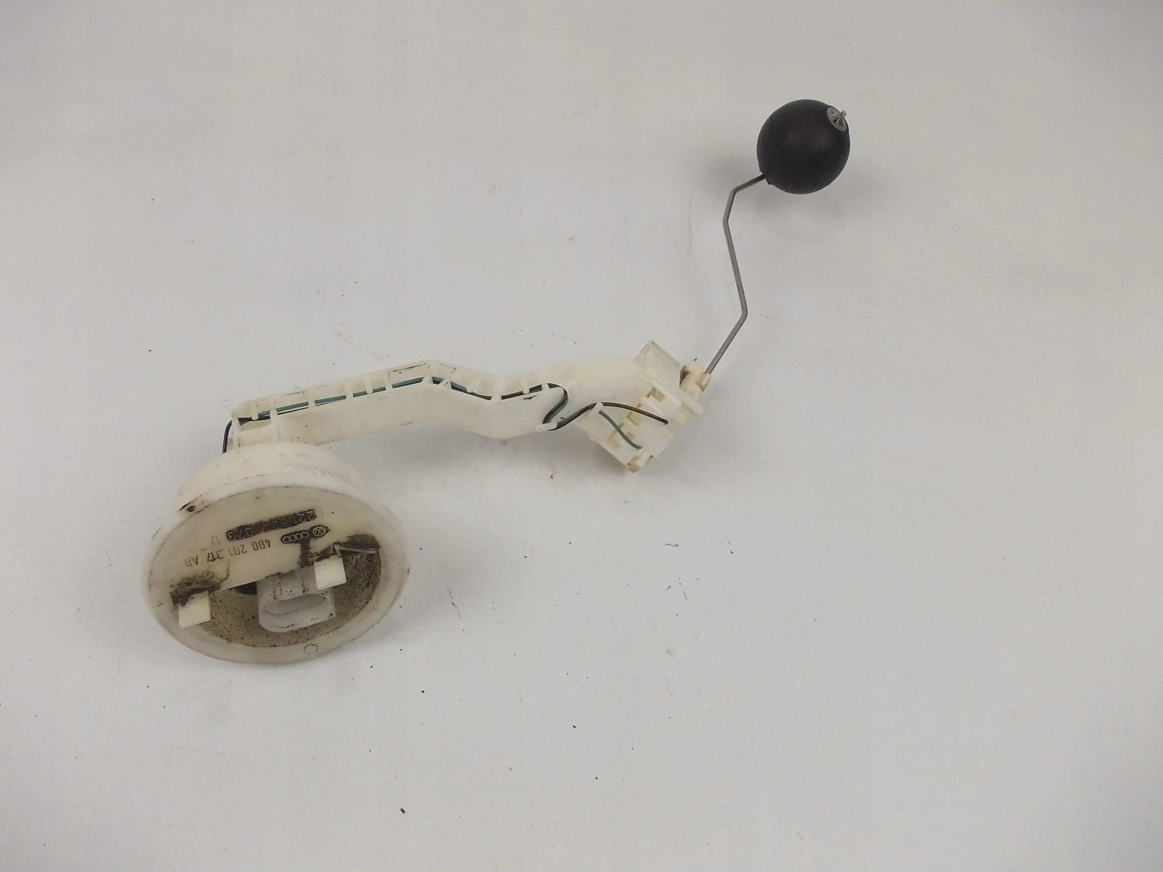 6. дут ауди а6 с5. G210 датчик низкого уровня топлива ауди. 4 бензин. дачики уровня топливаaudi a6c5.