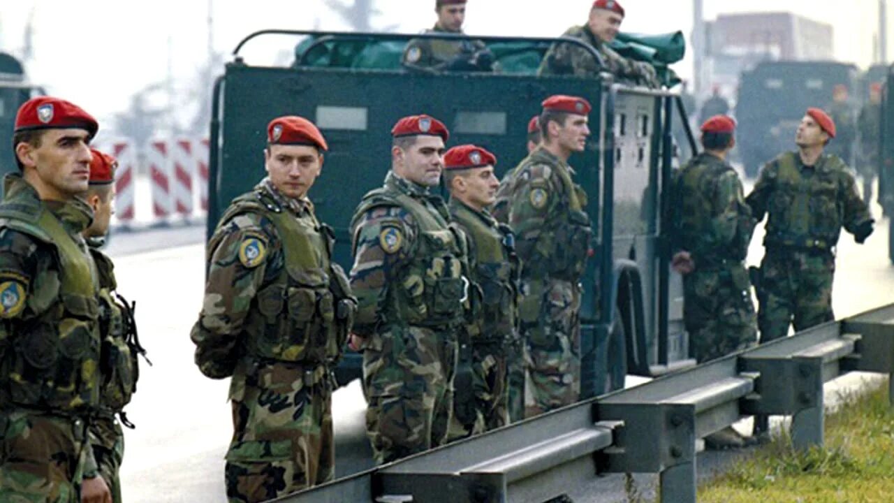 Берет сербии. 72 Бригада спецназа Сербии. Подразделение специальных операций Сербия. Красные береты Сербия. Подразделение по специальным операциям Сербия.